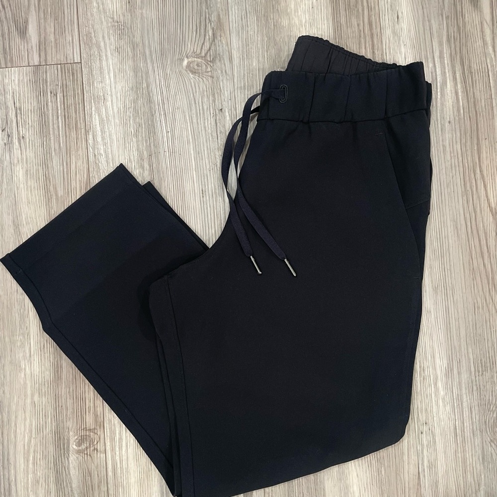 Lululemon On The Fly Crop *Woven 23"